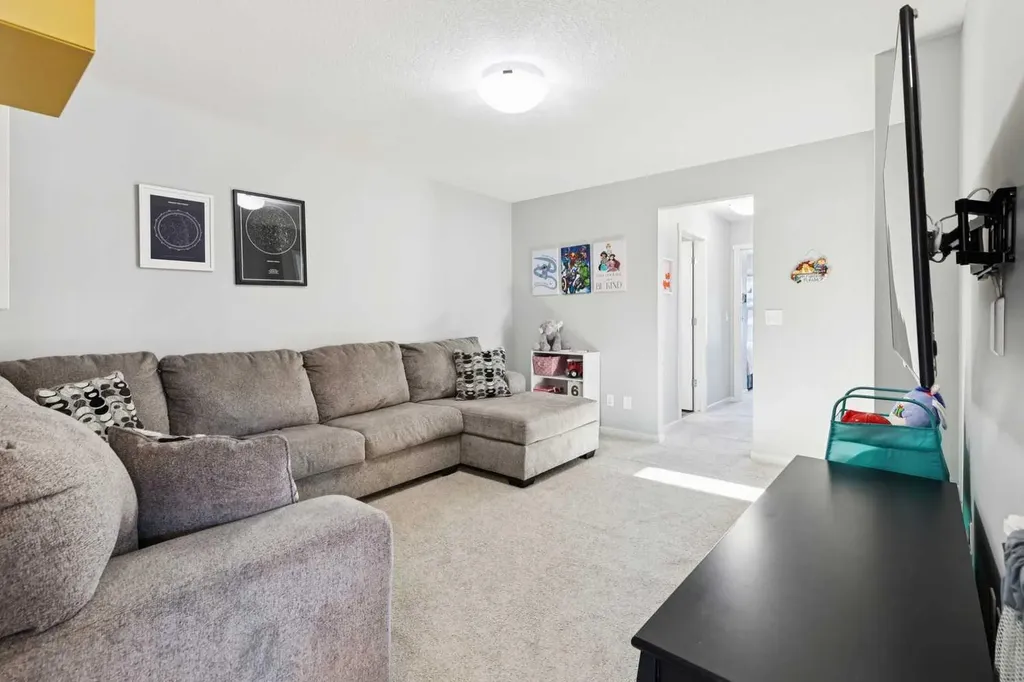 57 Crestridge Bay SW Calgary AB T3B 6H2
