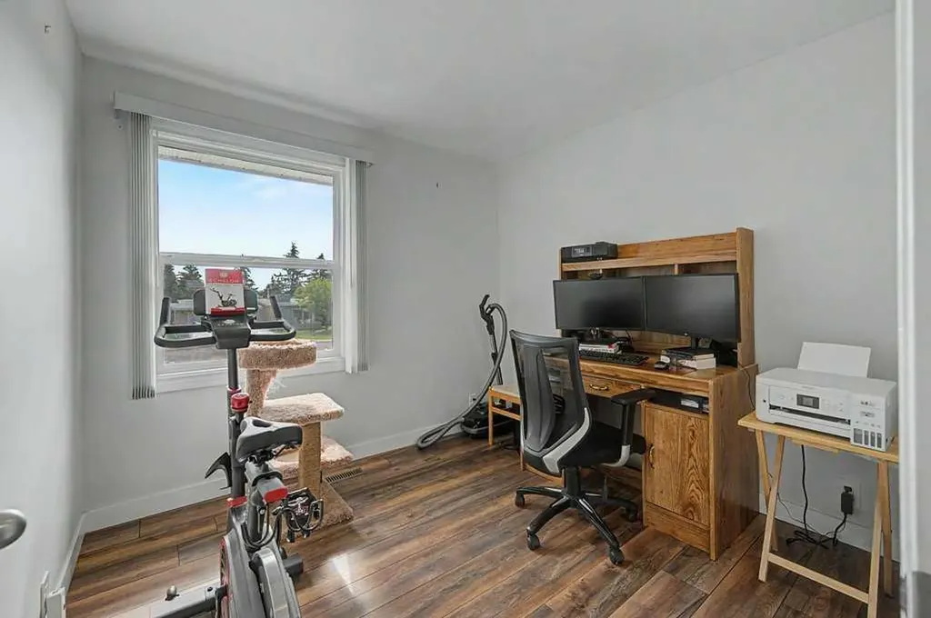 623 Cantrell Place SW Calgary AB T2W 2E5