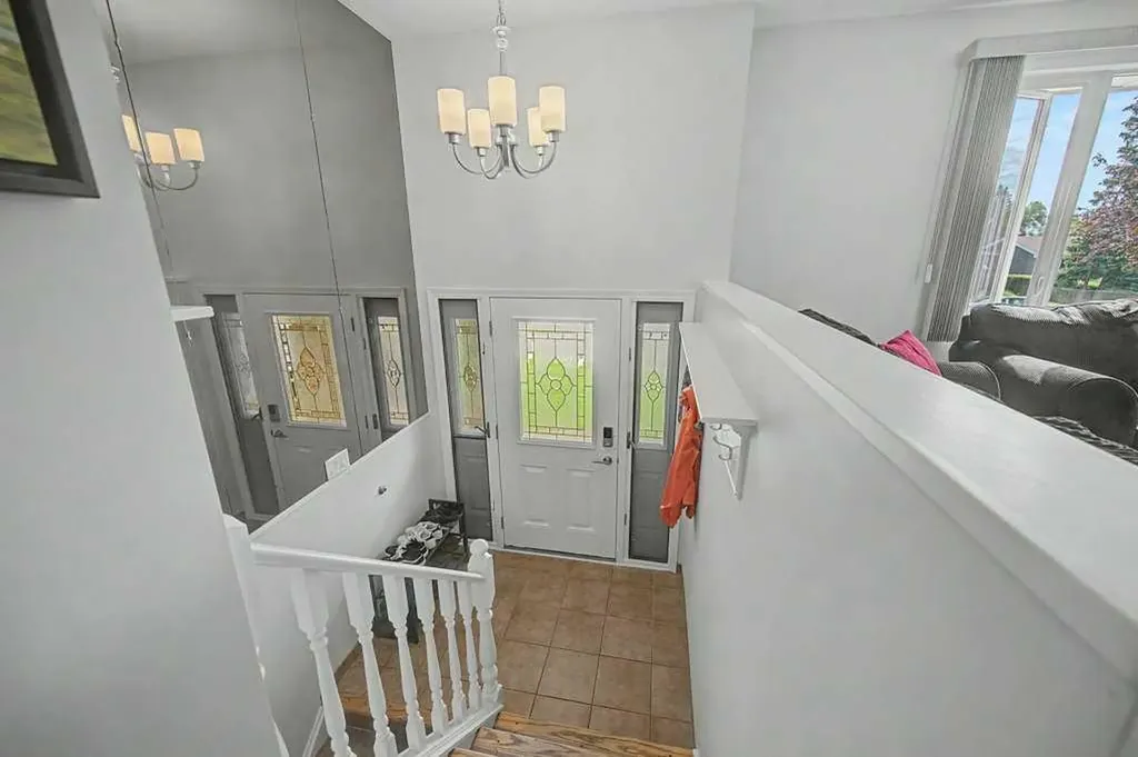 623 Cantrell Place SW Calgary AB T2W 2E5
