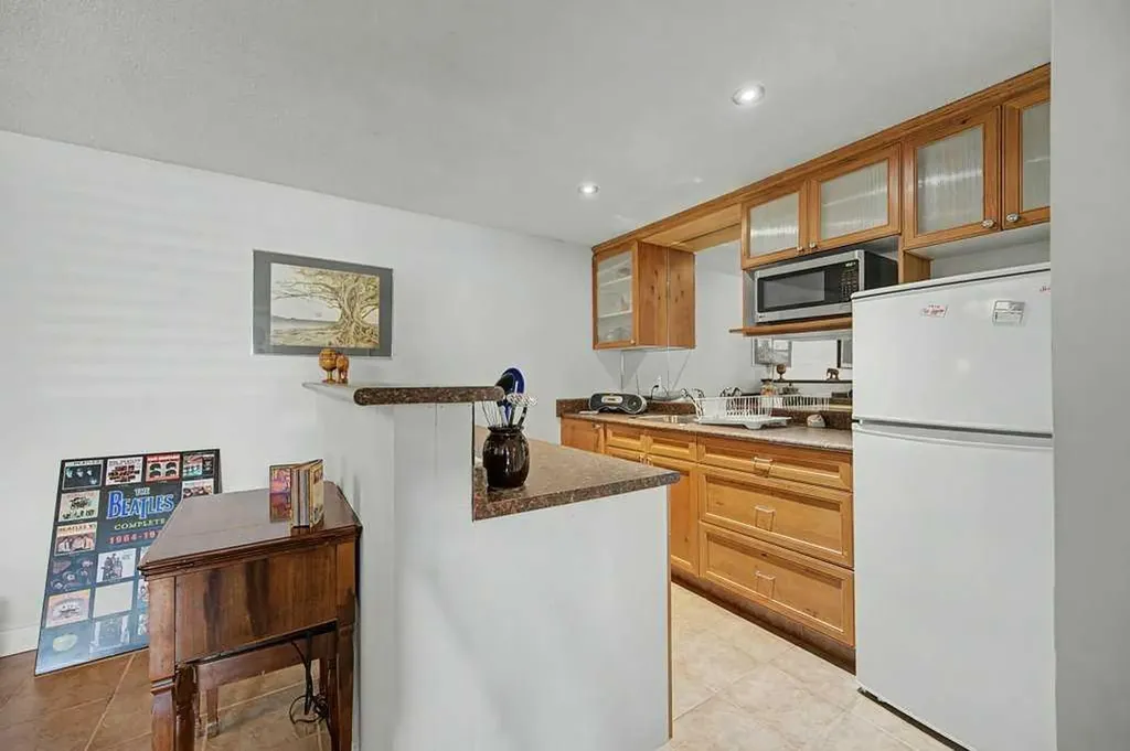 623 Cantrell Place SW Calgary AB T2W 2E5