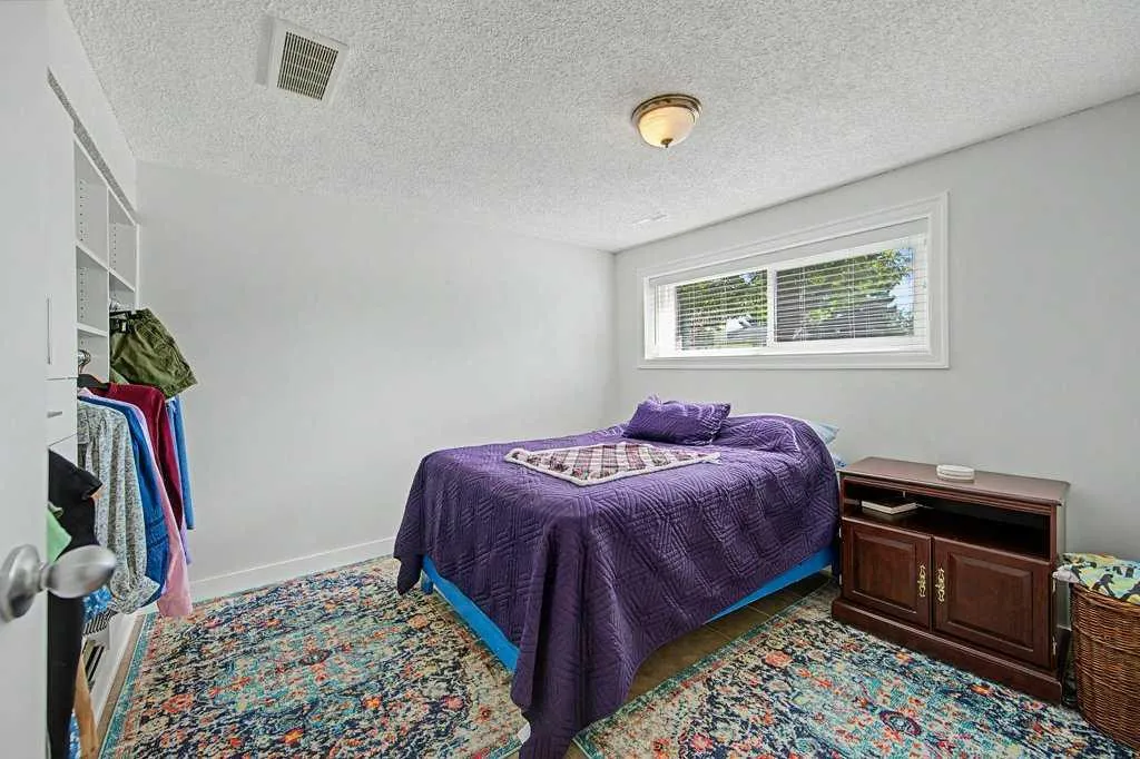 623 Cantrell Place SW Calgary AB T2W 2E5