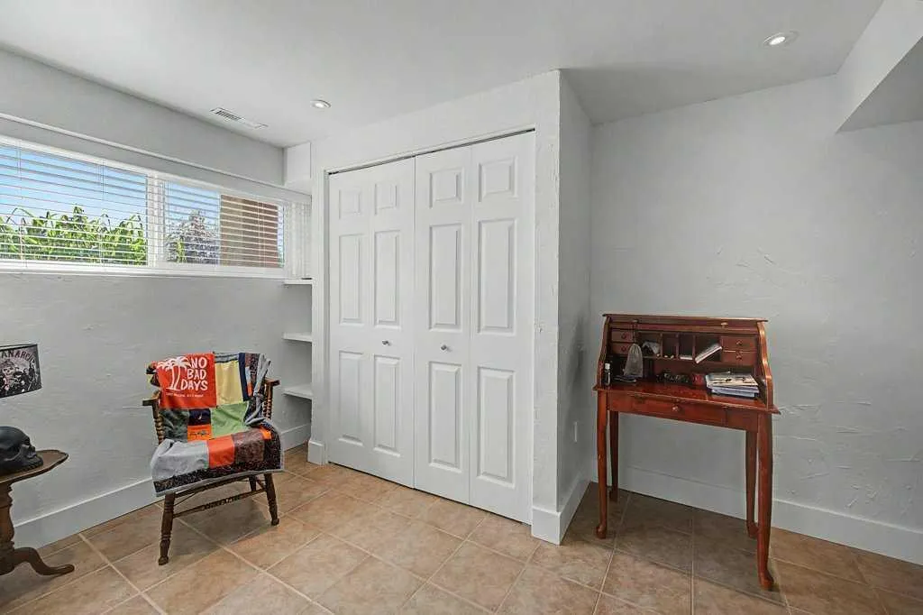 623 Cantrell Place SW Calgary AB T2W 2E5