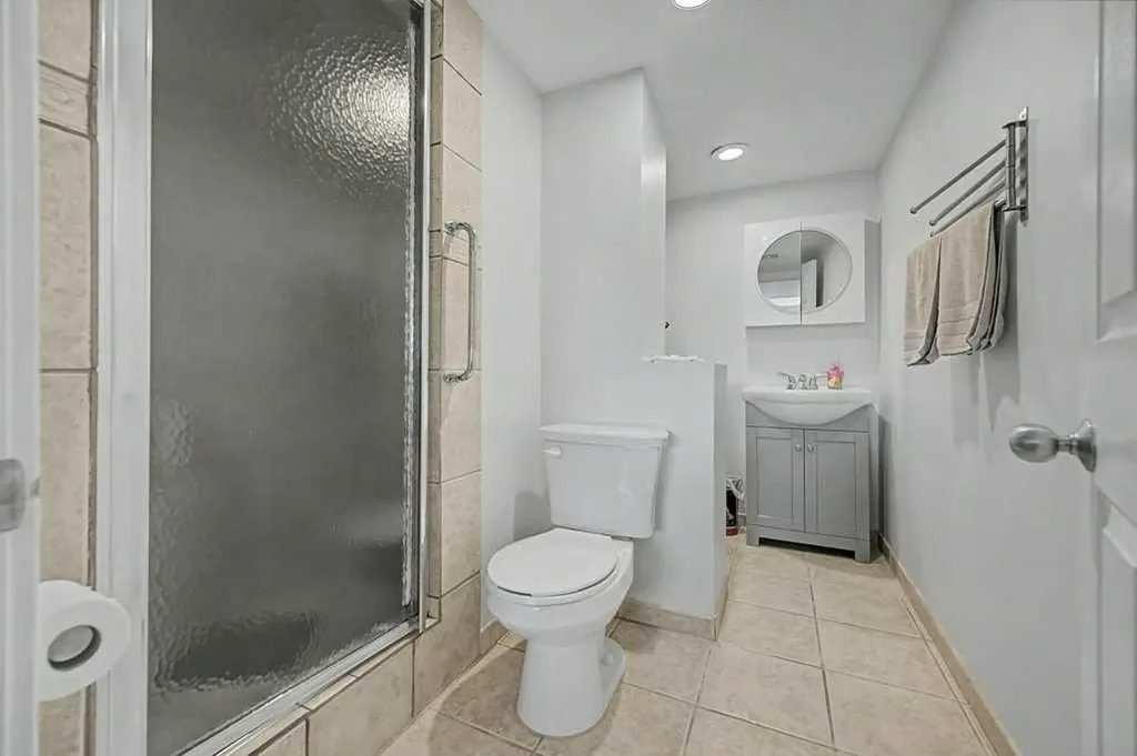 623 Cantrell Place SW Calgary AB T2W 2E5