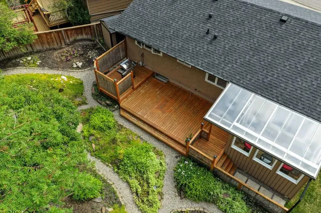 623 Cantrell Place SW Calgary AB T2W 2E5