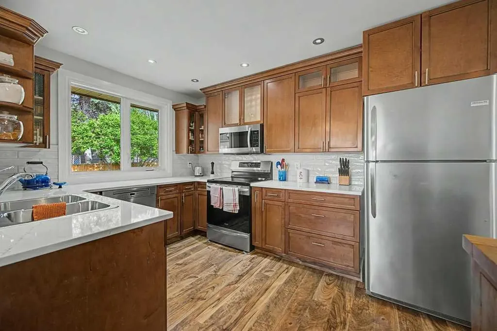 623 Cantrell Place SW Calgary AB T2W 2E5
