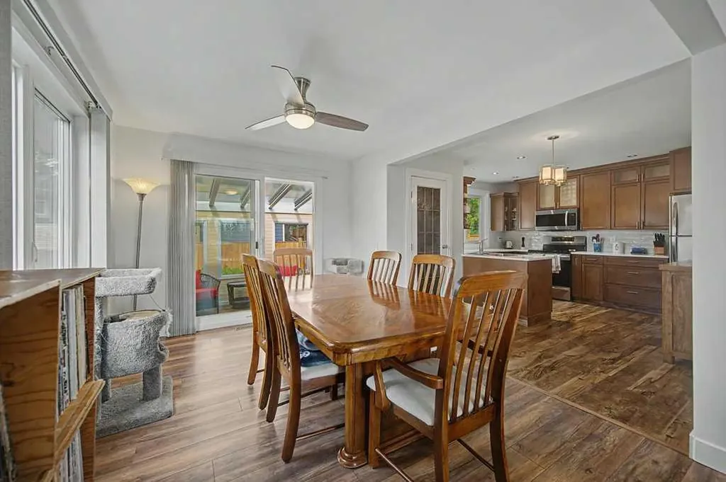 623 Cantrell Place SW Calgary AB T2W 2E5