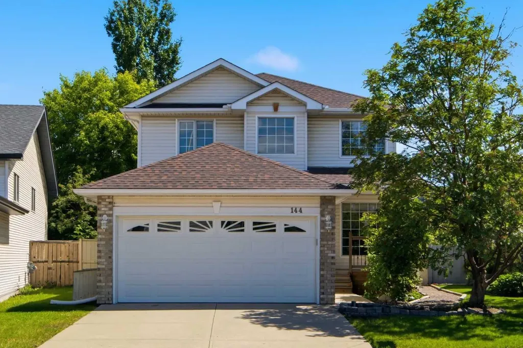 144 Douglas Ridge Close SE Calgary AB T2Z 2P6
