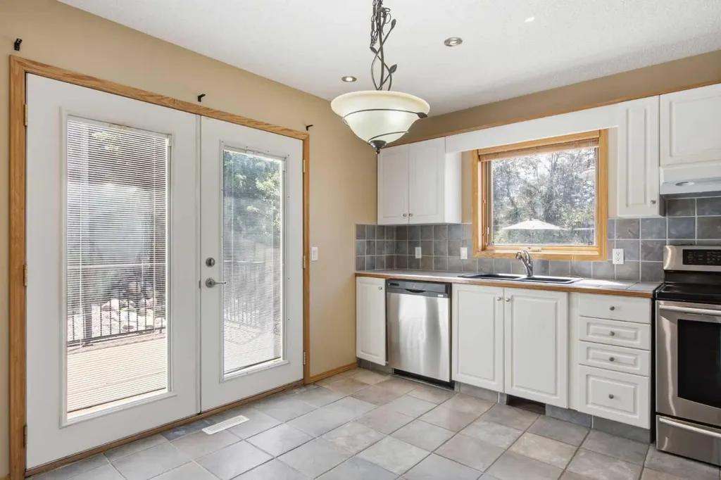 144 Douglas Ridge Close SE Calgary AB T2Z 2P6