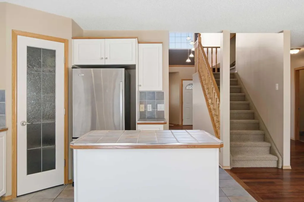 144 Douglas Ridge Close SE Calgary AB T2Z 2P6