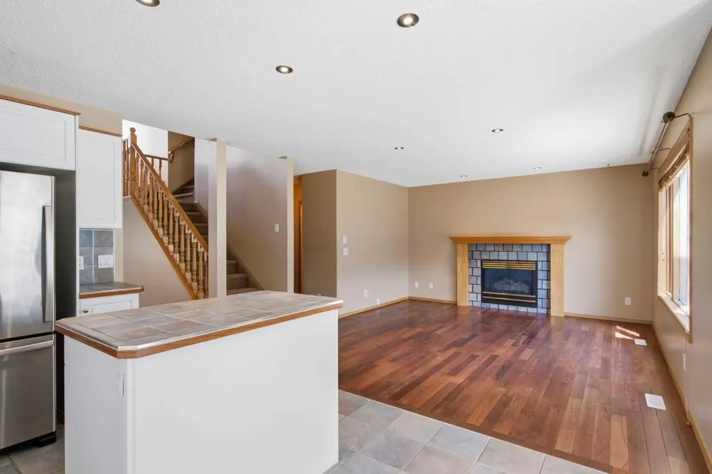 144 Douglas Ridge Close SE Calgary AB T2Z 2P6