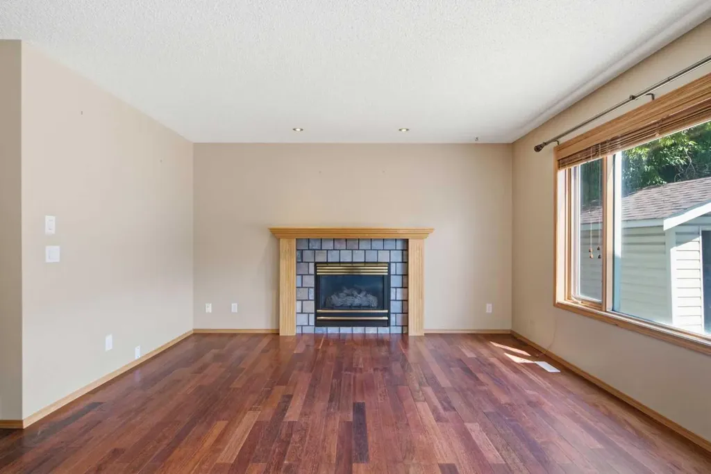 144 Douglas Ridge Close SE Calgary AB T2Z 2P6