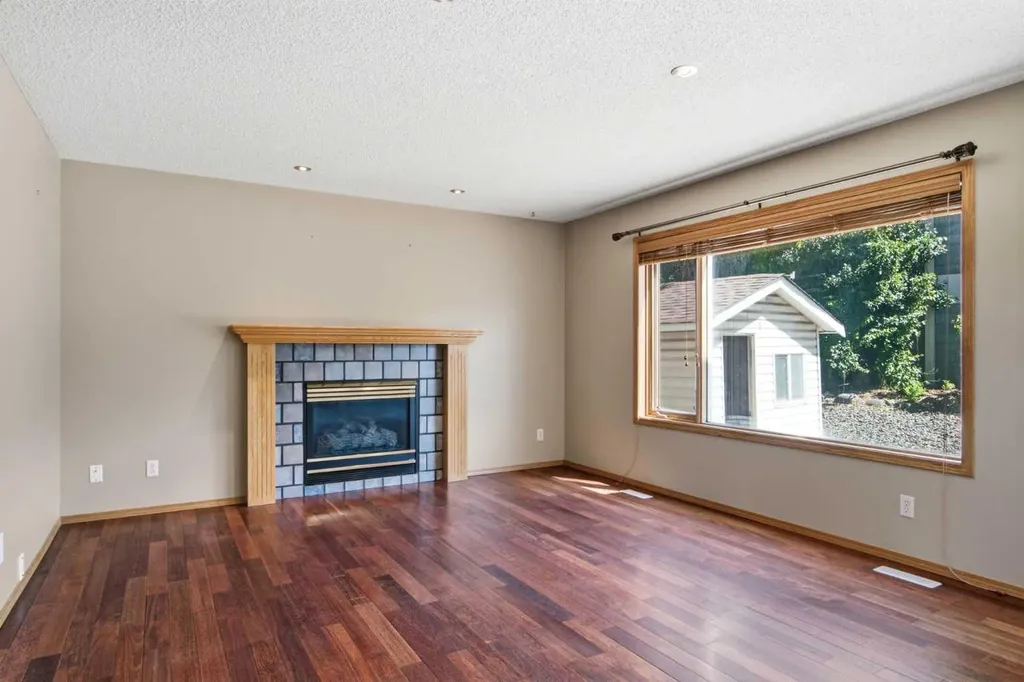 144 Douglas Ridge Close SE Calgary AB T2Z 2P6