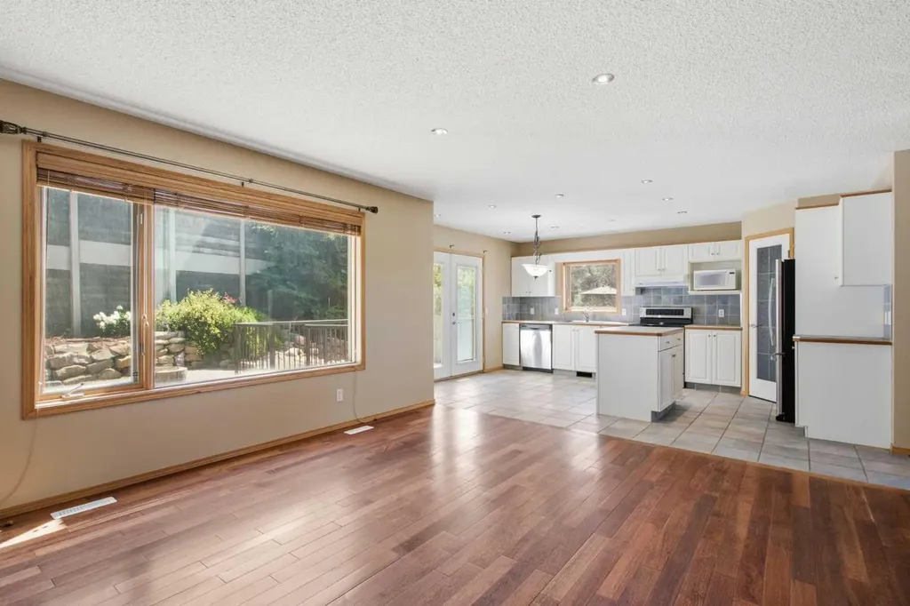 144 Douglas Ridge Close SE Calgary AB T2Z 2P6
