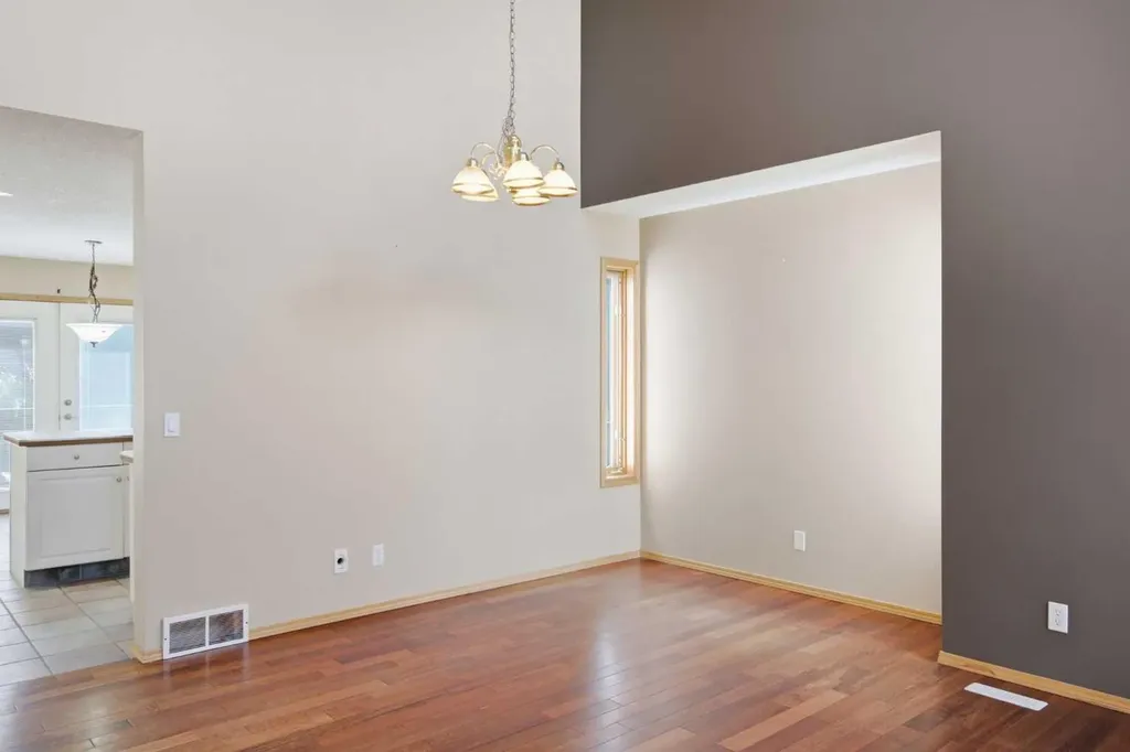 144 Douglas Ridge Close SE Calgary AB T2Z 2P6