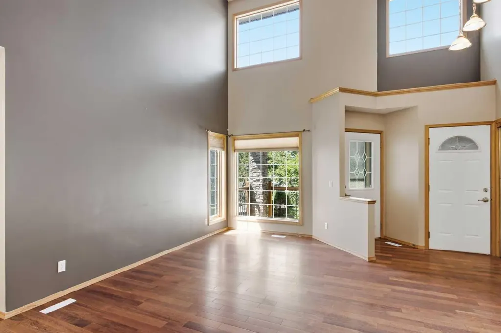 144 Douglas Ridge Close SE Calgary AB T2Z 2P6