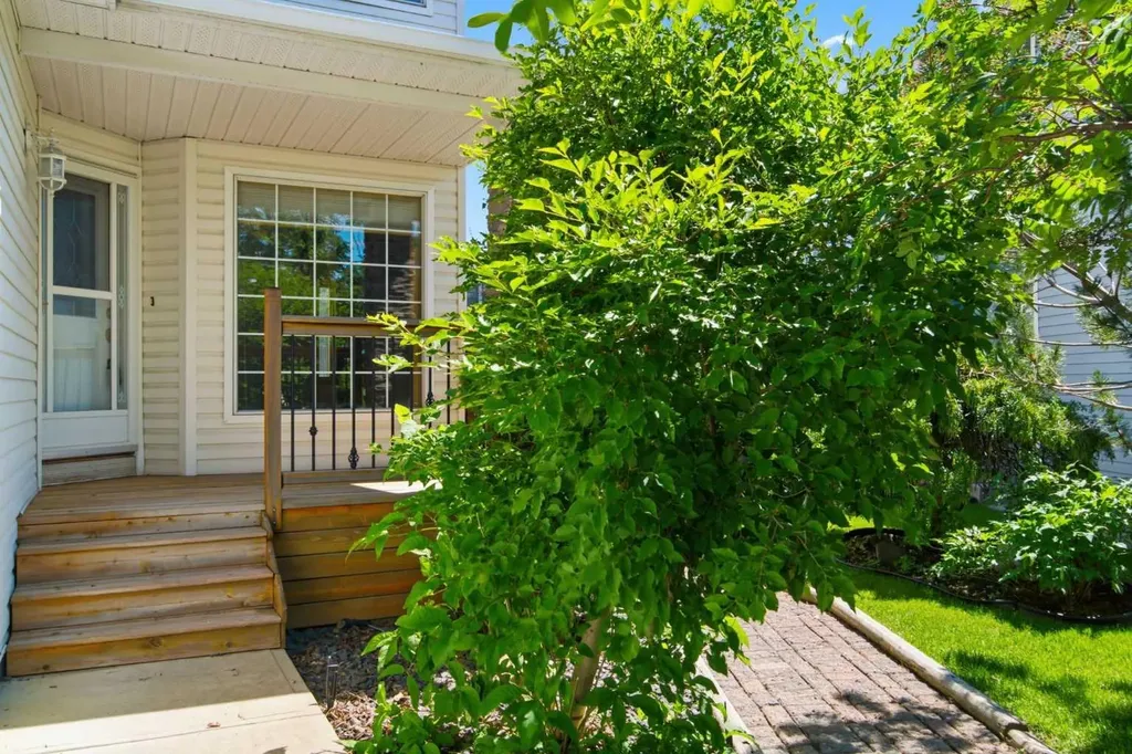 144 Douglas Ridge Close SE Calgary AB T2Z 2P6