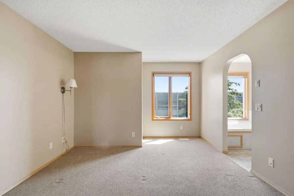 144 Douglas Ridge Close SE Calgary AB T2Z 2P6