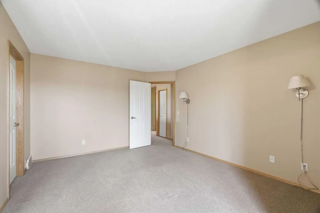144 Douglas Ridge Close SE Calgary AB T2Z 2P6
