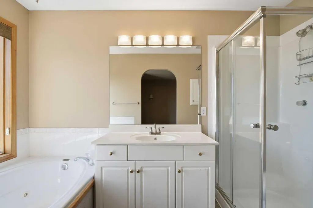 144 Douglas Ridge Close SE Calgary AB T2Z 2P6