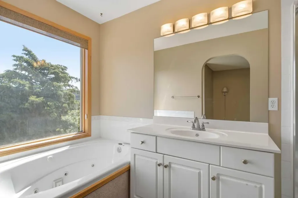 144 Douglas Ridge Close SE Calgary AB T2Z 2P6