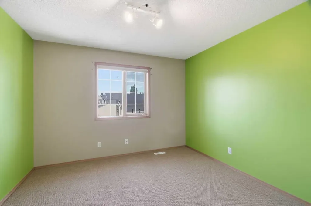 144 Douglas Ridge Close SE Calgary AB T2Z 2P6