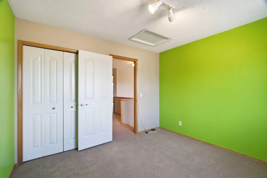 144 Douglas Ridge Close SE Calgary AB T2Z 2P6
