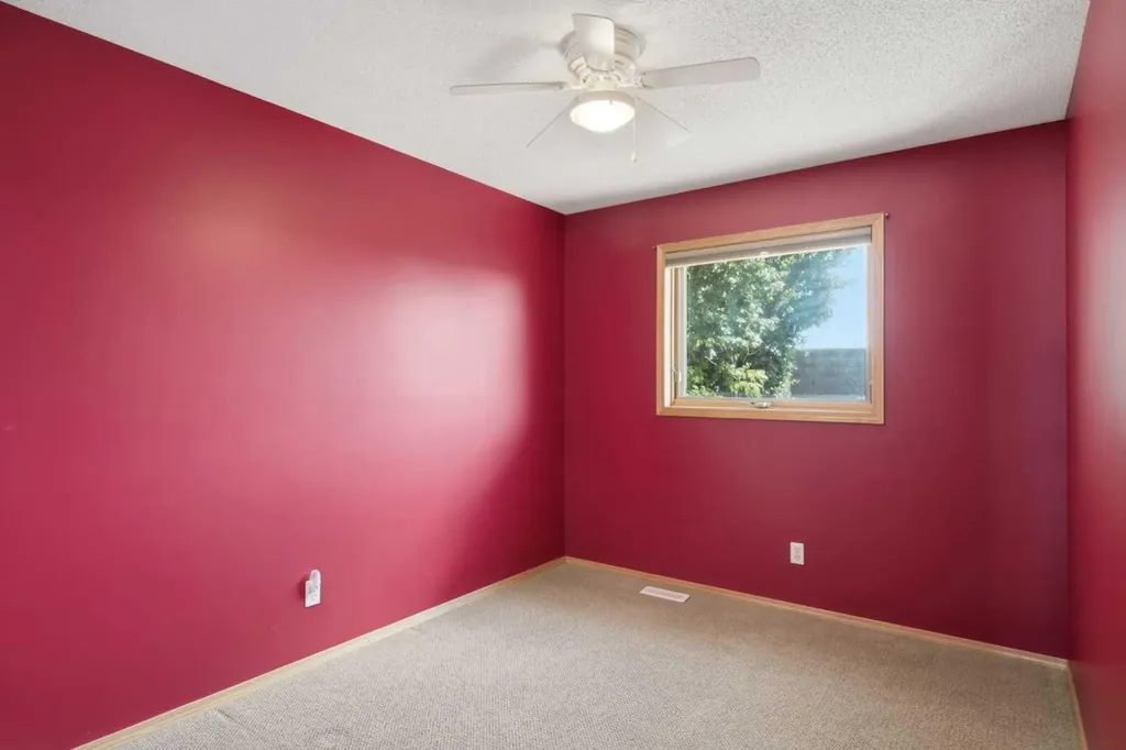 144 Douglas Ridge Close SE Calgary AB T2Z 2P6