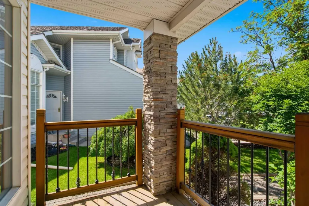 144 Douglas Ridge Close SE Calgary AB T2Z 2P6