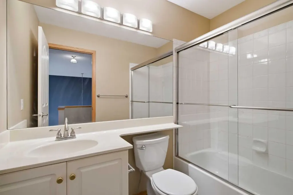 144 Douglas Ridge Close SE Calgary AB T2Z 2P6