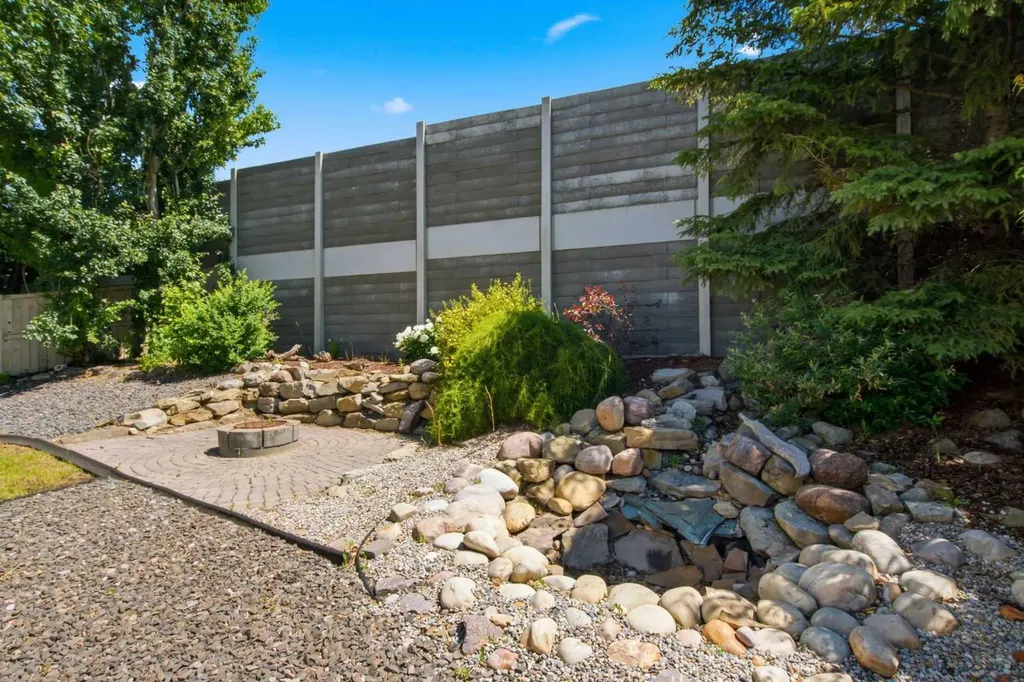 144 Douglas Ridge Close SE Calgary AB T2Z 2P6