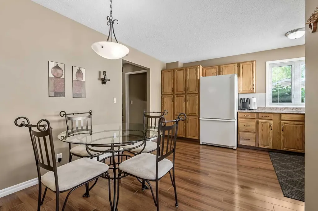 165 Thorson Crescent Okotoks AB T1S 1E1
