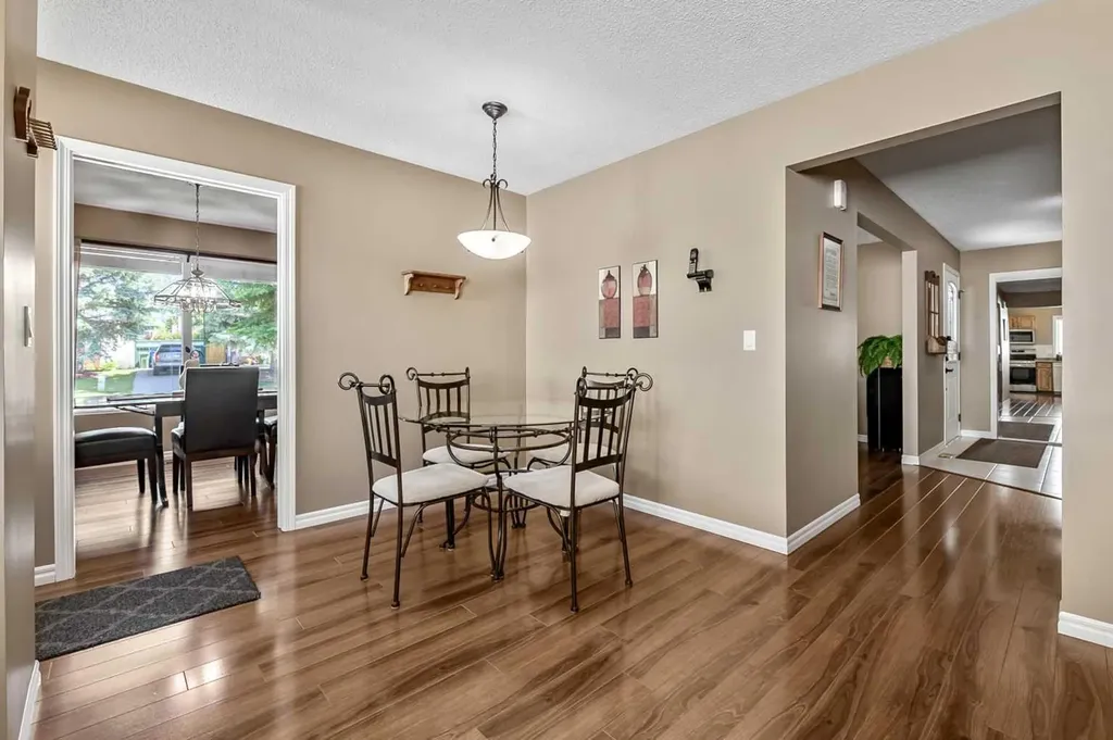 165 Thorson Crescent Okotoks AB T1S 1E1