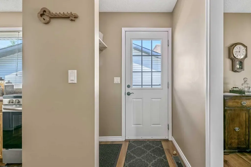 165 Thorson Crescent Okotoks AB T1S 1E1