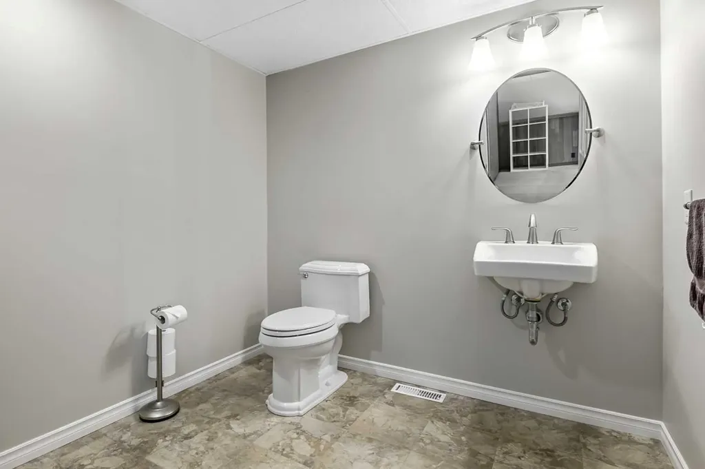 165 Thorson Crescent Okotoks AB T1S 1E1