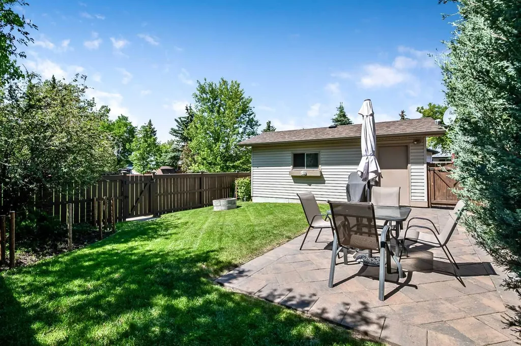165 Thorson Crescent Okotoks AB T1S 1E1