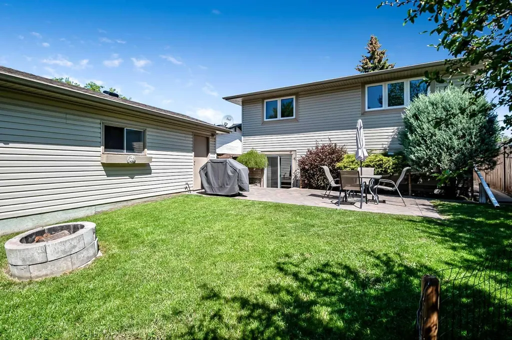 165 Thorson Crescent Okotoks AB T1S 1E1