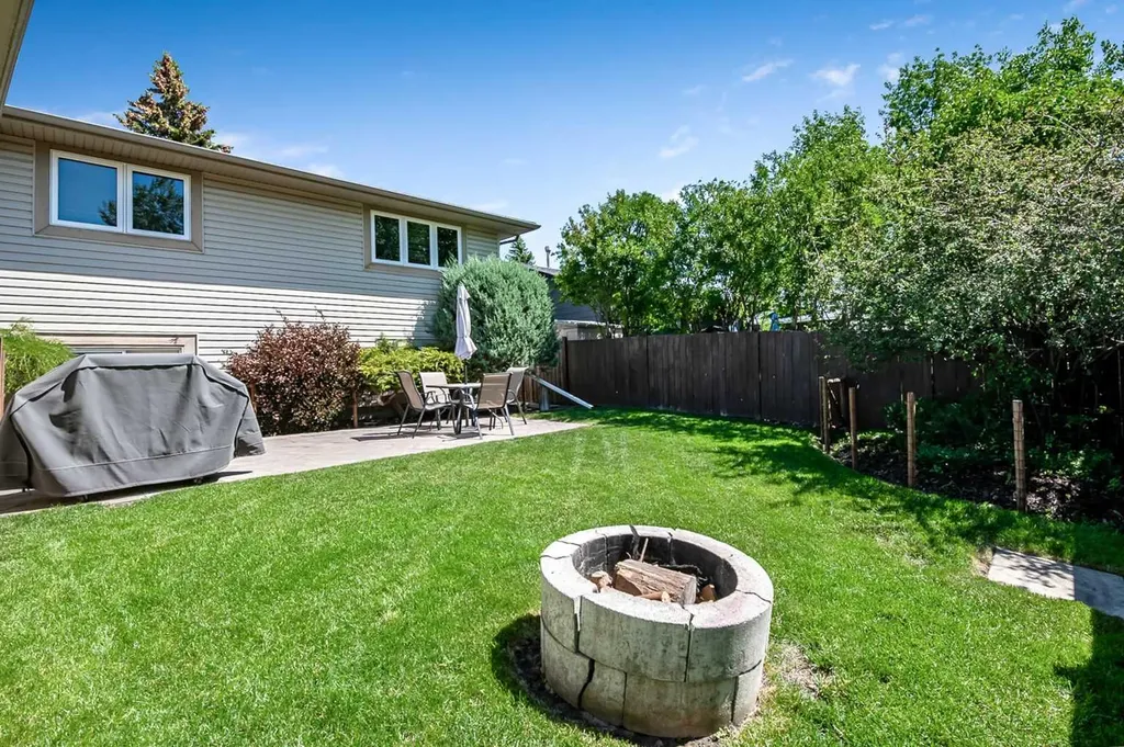 165 Thorson Crescent Okotoks AB T1S 1E1