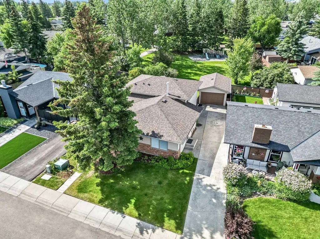165 Thorson Crescent Okotoks AB T1S 1E1