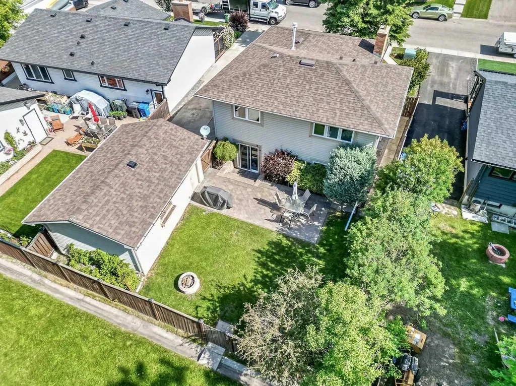 165 Thorson Crescent Okotoks AB T1S 1E1