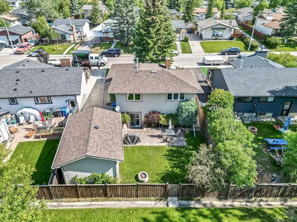 165 Thorson Crescent Okotoks AB T1S 1E1