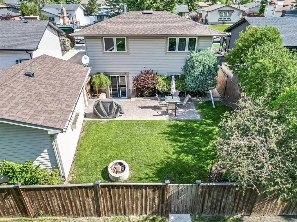 165 Thorson Crescent Okotoks AB T1S 1E1