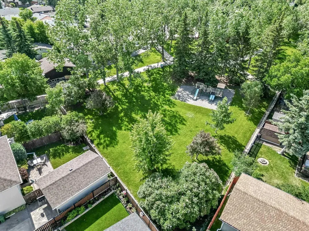165 Thorson Crescent Okotoks AB T1S 1E1