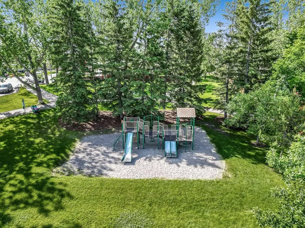 165 Thorson Crescent Okotoks AB T1S 1E1