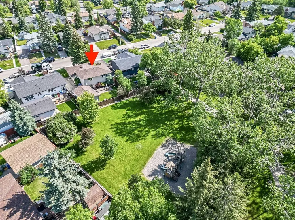 165 Thorson Crescent Okotoks AB T1S 1E1