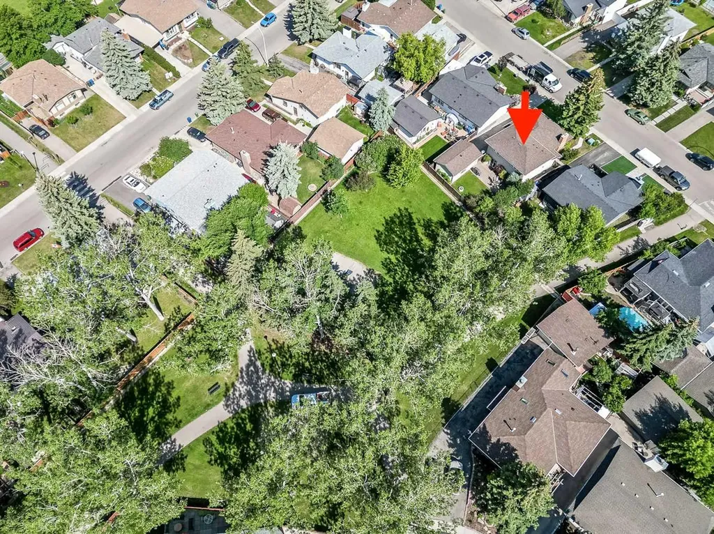165 Thorson Crescent Okotoks AB T1S 1E1