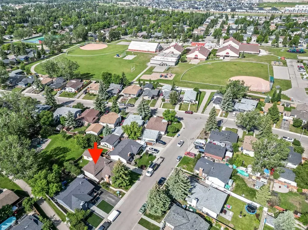 165 Thorson Crescent Okotoks AB T1S 1E1