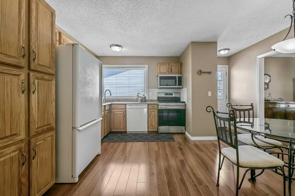 165 Thorson Crescent Okotoks AB T1S 1E1