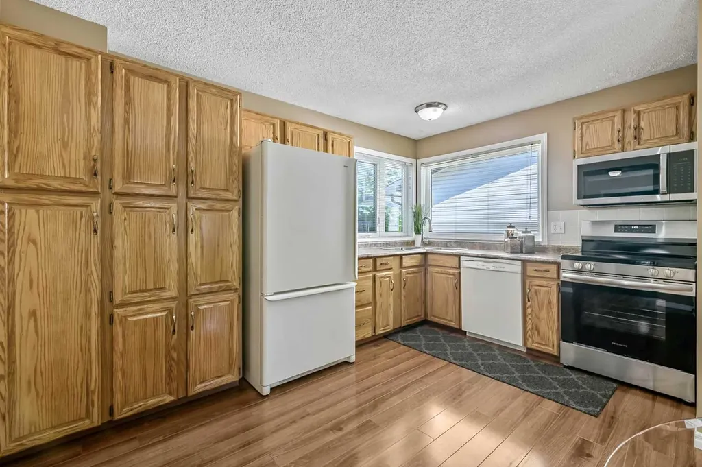 165 Thorson Crescent Okotoks AB T1S 1E1