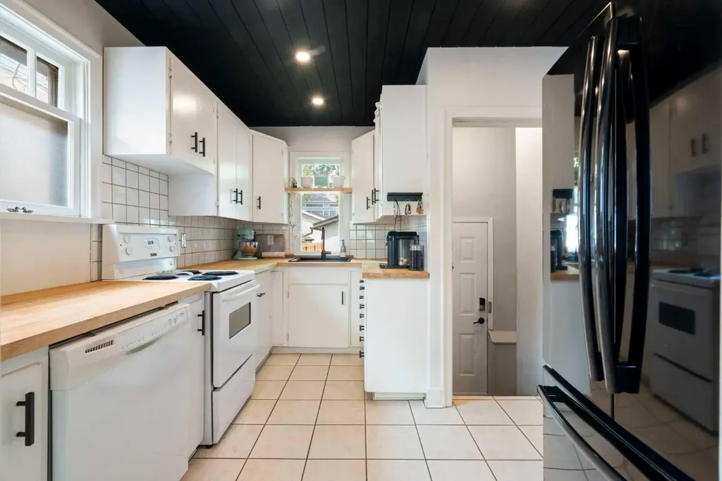 2115 14 Street SW Calgary AB T2T 3T2