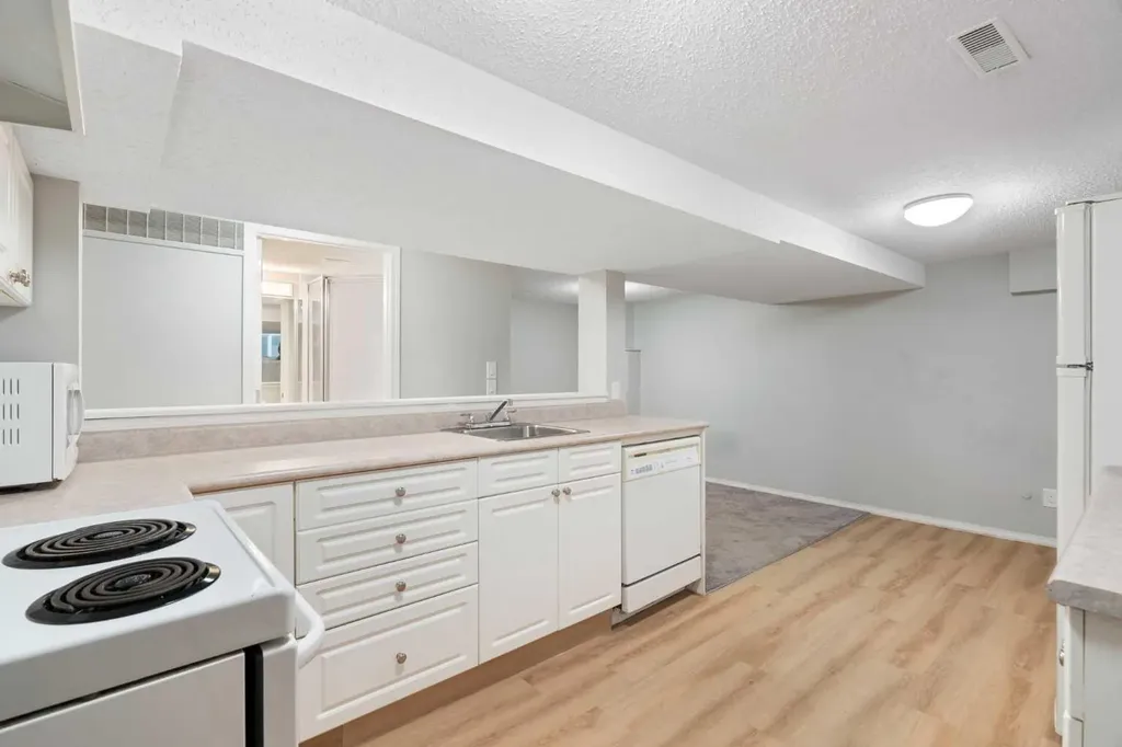 2115 14 Street SW Calgary AB T2T 3T2